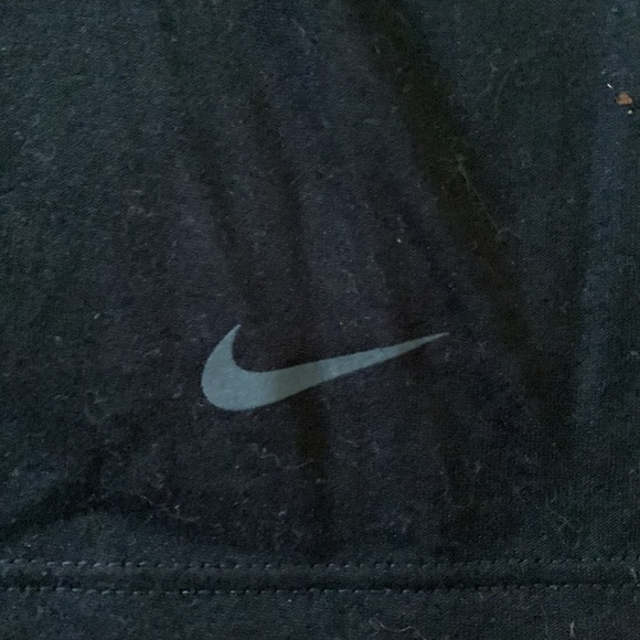 Nike sleeveless shirt - Picture 3 of 5